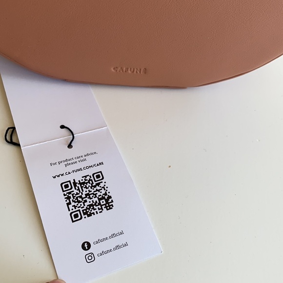 CAFUNÉ Caramel Leather Egg Bag - Picture 9 of 16